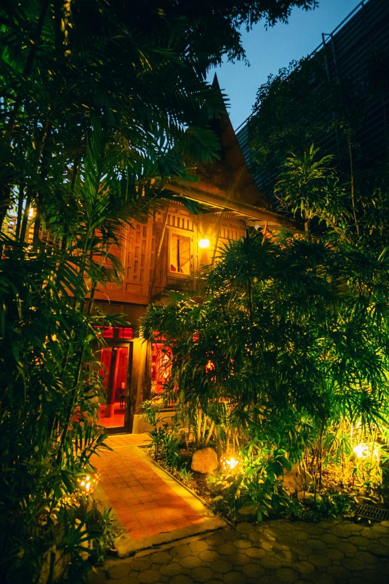 Chakrabongse Villas Бангкок Экстерьер фото