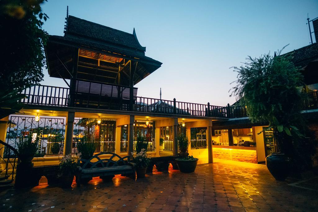 Chakrabongse Villas Бангкок Экстерьер фото